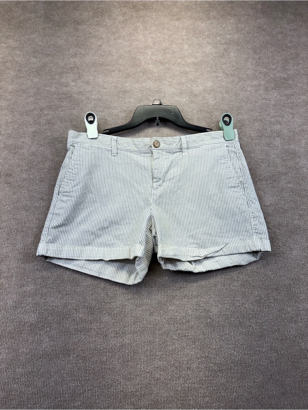 Gap khakis girlfriend 4 inch Shorts size 10